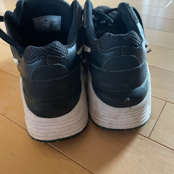 NIKE shoes, size 6 - Picture 2 of 4